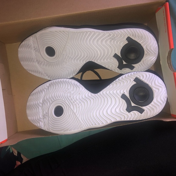 KD TREY 5 V (GS) 🏀 - Picture 4 of 5